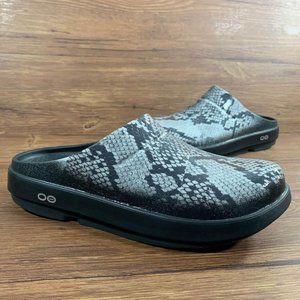 OOFOS OOclog Snake Print Women’s Size 10 Slip On